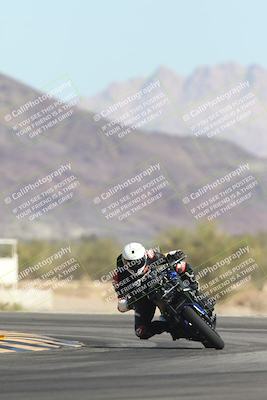 media/Oct-30-2025-Racers Edge (Thu) [[dabbdaf680]]/3-B Group/Session 2 (Turn 14)/